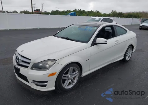 2012 Mercedes-Benz C 350 Sport z USA, uszkodzony, nr VIN WDDGJ5HB3CF791548